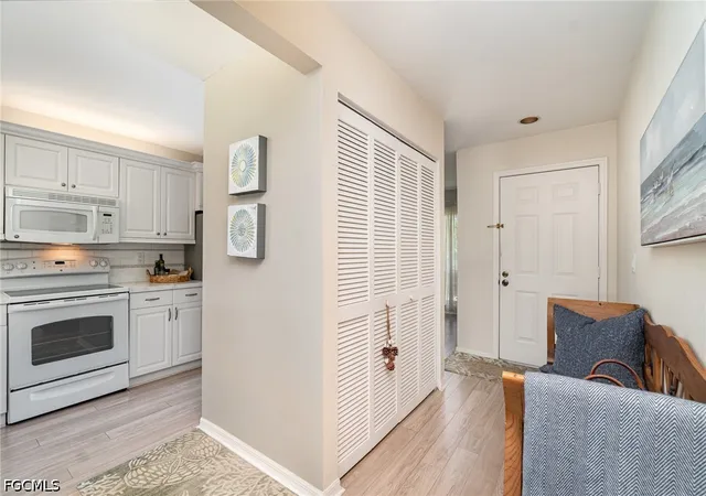 Listing Photo 4 - Condo for sale in building located at 1160 Sarah Jean Cir, Naples, FL 34110 - Unit #D204