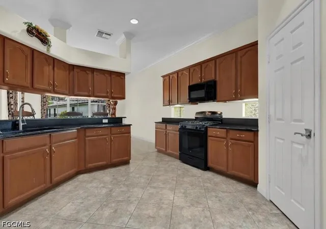 Photo 4 of Single family home for sale at 12871 Bay Timber Ct, Fort Myers, FL 33913 | MLS# 2026015711 | Listing updated on 2026-10-09
