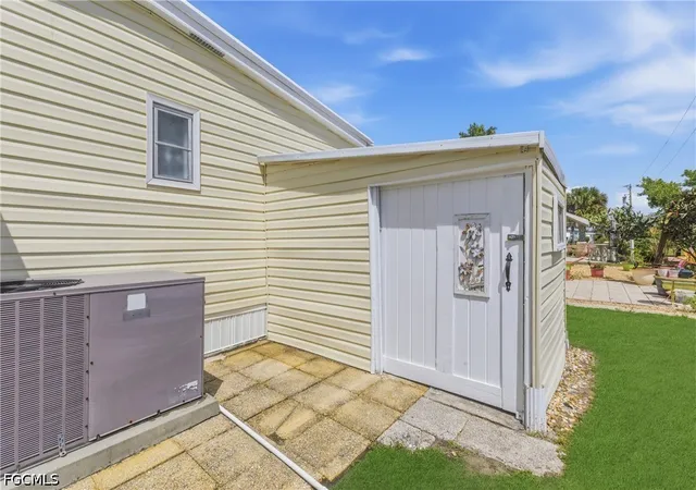 Photo 3 of Manufactured home for sale at 502 Pine Tree Ct, North Fort Myers, FL 33917 | MLS# 2026015777 | Listing updated on 2026-10-03