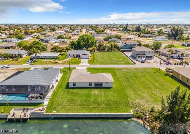 Photo 3 of Single family home for sale at 916 NE 1st Place, Cape Coral, FL 33909 | MLS# 2026015789 | Listing updated on 2026-09-08