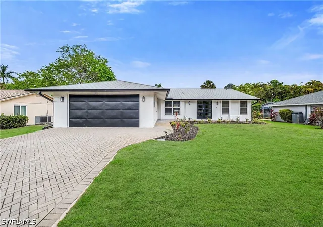 Photo 1 of Single family home for sale at 225 Pebble Beach Cir, Naples, FL 34113 | MLS# 226013471 | Listing updated on 2026-09-09
