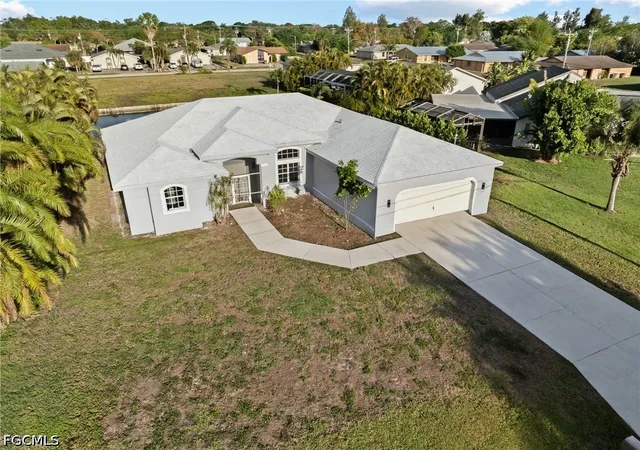 Photo 4 of Single family home for sale at 605 SE 23rd Avenue, Cape Coral, FL 33990 | MLS# 2026016322 | Listing updated on 2026-09-02