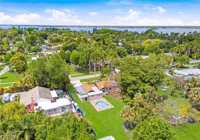 Photo 4 of Single family home for sale at 363 New York Dr, Fort Myers, FL 33905 | MLS# 2026016519 | Listing updated on 2026-09-13