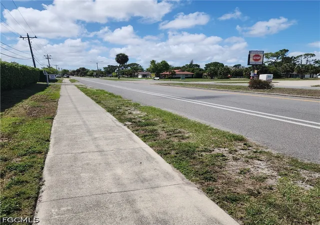 Listing Photo 2 - Condo for sale in building located at 4728 Orange Grv Blvd, North Fort Myers, FL 33903 - Unit #10