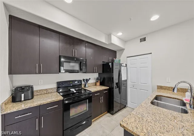 Listing Photo 4 - Condo for sale in building located at 13160 Bella Casa Cir, Fort Myers, FL 33966 - Unit #2111