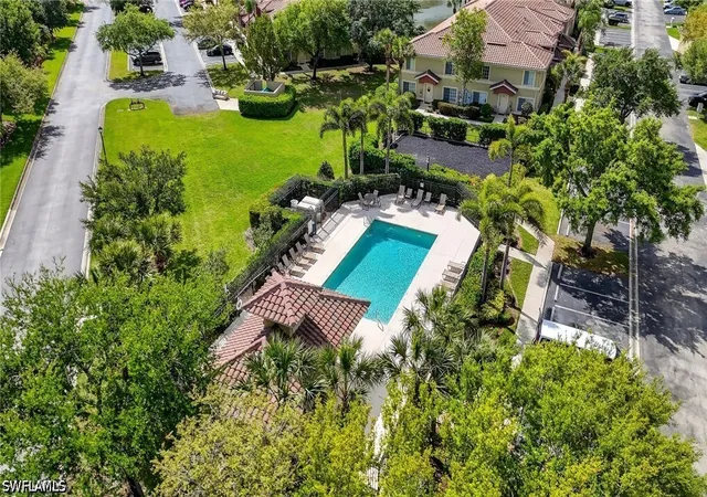Listing Photo 4 - Condo for sale in building located at 9400 Ivy Brk Run, Fort Myers, FL 33913 - Unit #110