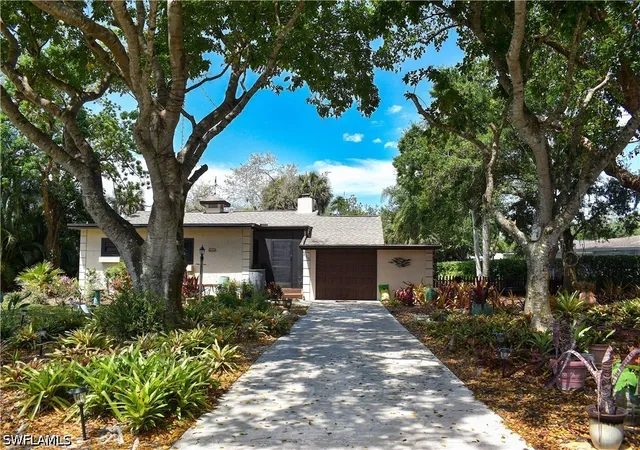 Photo 3 of Single family home for sale at 27213 Rio Vista Cir, Bonita Springs, FL 34135 | MLS# 226015155 | Listing updated on 2026-09-16