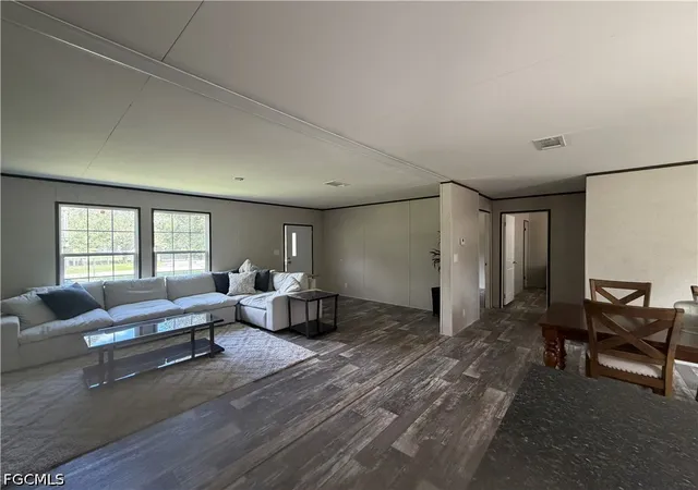 Photo 2 of Manufactured home for sale at 860 N Live Oak St, Clewiston, FL 33440 | MLS# 2026016884 | Listing updated on 2026-09-30