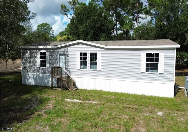 Photo 3 of Manufactured home for sale at 860 N Live Oak St, Clewiston, FL 33440 | MLS# 2026016884 | Listing updated on 2026-09-30