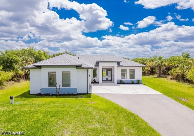 Photo 3 of Single family home for sale at 808 37th Avenue Nw, Naples, FL 34120 | MLS# 226015221 | Listing updated on 2026-09-15