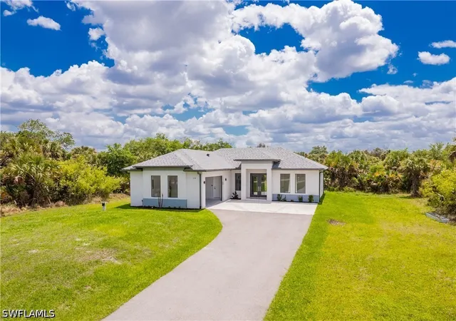 Photo 3 of Single family home for sale at 808 37th Avenue NW, Naples, FL 34120 | MLS# 226015221 | Listing updated on 2026-09-15
