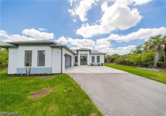 Photo 4 of Single family home for sale at 808 37th Avenue NW, Naples, FL 34120 | MLS# 226015221 | Listing updated on 2026-09-15