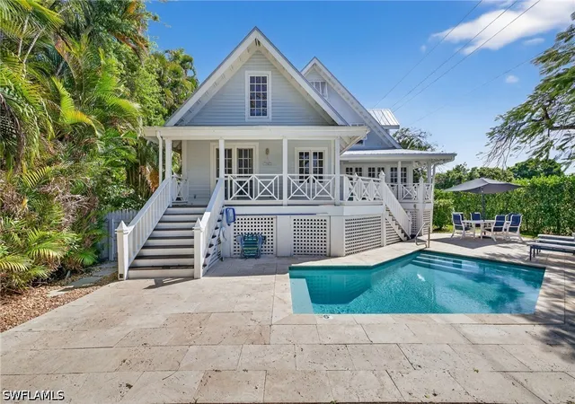 Photo 1 of Single family home for sale at 660 8th Avenue S, Naples, FL 34102 | MLS# 226014758 | Listing updated on 2026-09-16