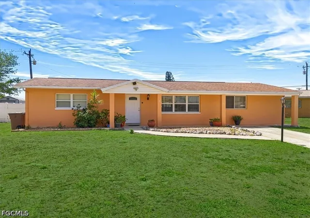 Photo 3 of Single family home for sale at 1524 Markdale St E, Lehigh Acres, FL 33936 | MLS# 2026017419 | Listing updated on 2026-10-03