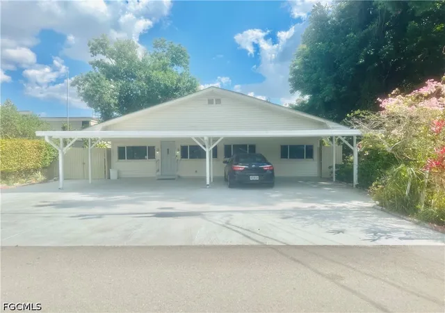 Photo 3 of Sale Pending at 4428 Bessie Ave, Fort Myers, FL 33905 | MLS# 2026017500 | Listing updated on 2026-10-01