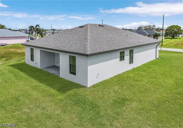 Photo 2 of Single family home for sale at 811 Rue Labeau Cir, Fort Myers, FL 33913 | MLS# 2026017878 | Listing updated on 2026-09-03