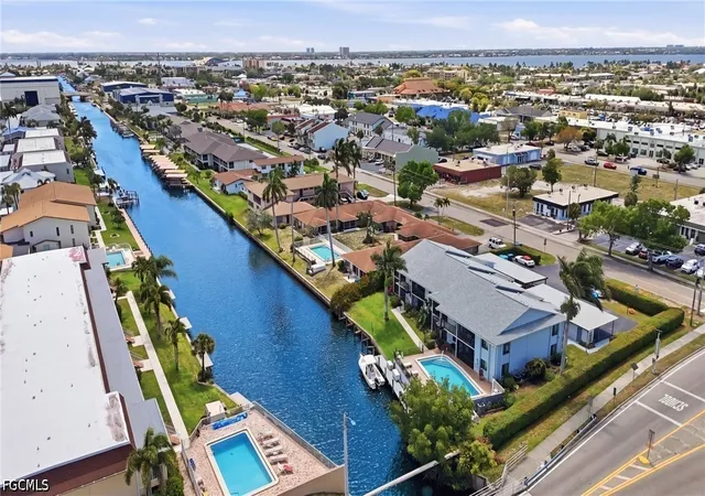Listing Photo 4 - Condo for sale in building located at 1205 Se 46Th Ln, Cape Coral, FL 33904 - Unit #201
