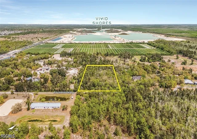 Photo 4 of Sale Pending at 13090 Rio Grande Dr, Bonita Springs, FL 34135 | MLS# 2026018211 | Listing updated on 2026-10-12