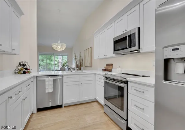 Listing Photo 5 - Condo for sale in building located at 1215 Sarah Jean Cir, Naples, FL 34110 - Unit #J205