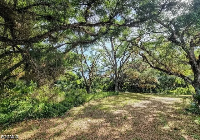 Photo 3 of Sale Pending at 1040 Kirby Thompson Rd, La Belle, FL 33935 | MLS# 2026018467 | Listing updated on 2026-09-07