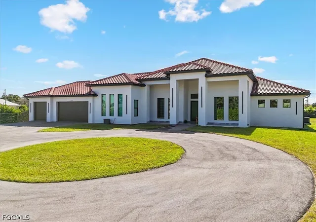 Photo 4 of Single family home for sale at 14582 Old Olga Rd, Fort Myers, FL 33905 | MLS# 2025020518 | Listing updated on 2026-09-11