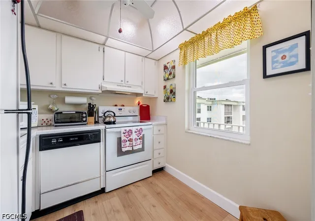 Listing Photo 5 - Condo for sale in building located at 1580 Pine Vly Dr, Fort Myers, FL 33907 - Unit #415