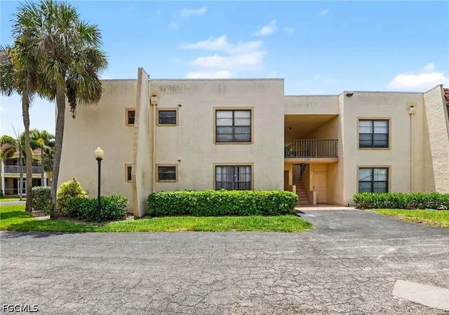 Photo 4 of Condo for sale at 12501 Mcgregor Blvd #10, Fort Myers, FL 33919 | MLS# 2026018610 | Listing updated on 2026-10-01