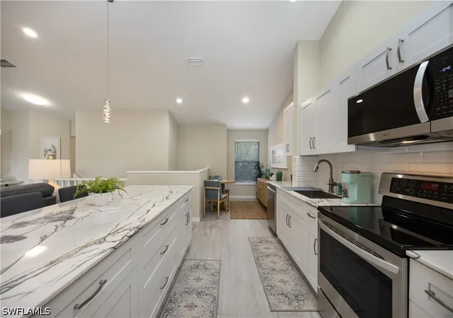 Listing Photo 4 - Condo for sale in building located at 290 Emerald Bay Cir, Naples, FL 34110 - Unit #L5