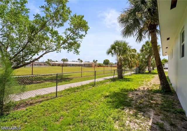 Listing Photo 5 - Condo for sale in building located at 2316 Bayside St, Naples, FL 34112