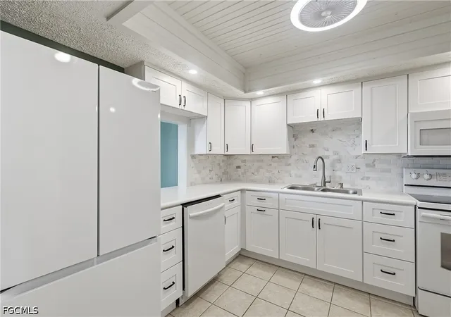 Listing Photo 4 - Condo for sale in building located at 1304 Miramar St, Cape Coral, FL 33904 - Unit #202