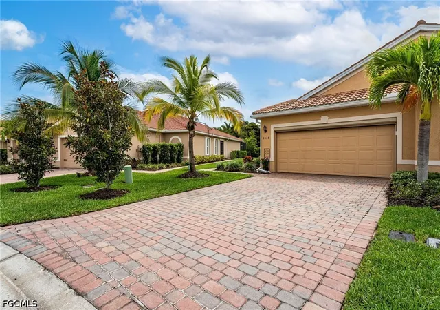 Photo 2 of Townhouse for sale at 4334 Dutchess Park Rd, Fort Myers, FL 33916 | MLS# 2026019278 | Listing updated on 2026-09-02