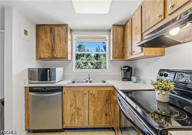 Listing Photo 4 - Condo for sale in building located at 16881 Davis Rd, Fort Myers, FL 33908 - Unit #723