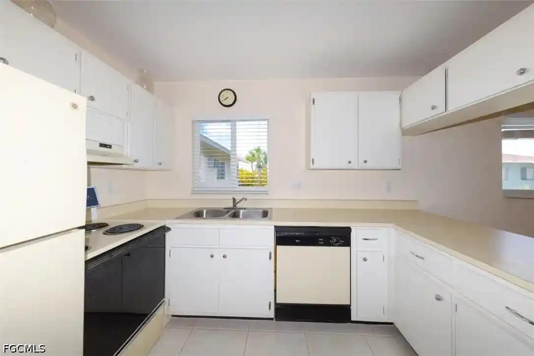 Listing Photo 6 - Condo for sale in building located at 8141 Country Rd, Fort Myers, FL 33919 - Unit #203