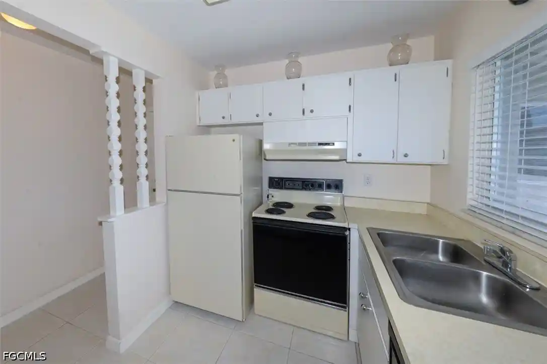 Listing Photo 8 - Condo for sale in building located at 8141 Country Rd, Fort Myers, FL 33919 - Unit #203