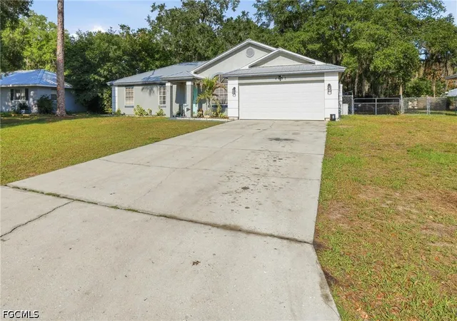 Photo 2 of Sale Pending at 4022 E Sunflower Cir, Labelle, FL 33935 | MLS# 2026020612 | Listing updated on 2026-09-19