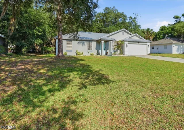 Photo 3 of Sale Pending at 4022 E Sunflower Cir, Labelle, FL 33935 | MLS# 2026020612 | Listing updated on 2026-09-19