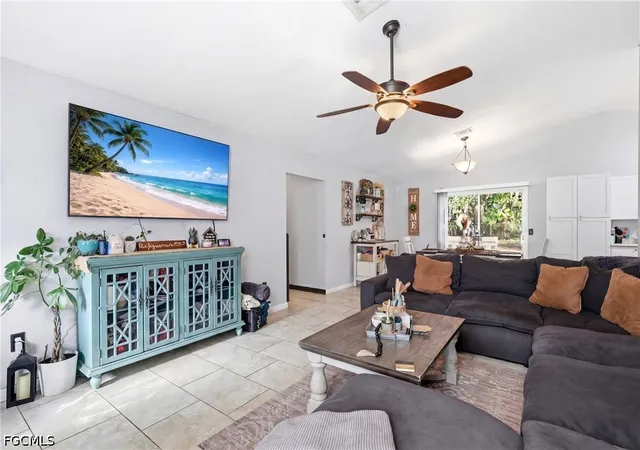 Photo 4 of Sale Pending at 4022 E Sunflower Cir, Labelle, FL 33935 | MLS# 2026020612 | Listing updated on 2026-09-19