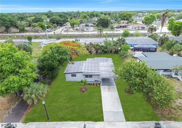 Photo 1 of Single family home for sale at 1527 Gardenia Ave, Fort Myers, FL 33916 | MLS# 2026020686 | Listing updated on 2026-10-22
