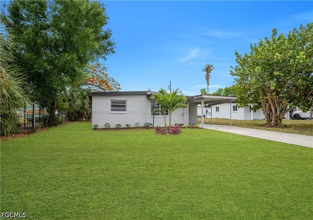 Photo 3 of Single family home for sale at 1527 Gardenia Ave, Fort Myers, FL 33916 | MLS# 2026020686 | Listing updated on 2026-10-22