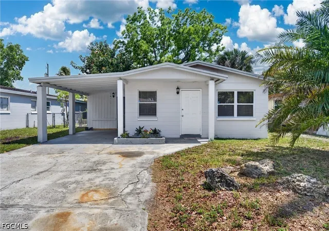 Photo 1 of Sale Pending at 2992 Lafayette St, Fort Myers, FL 33916 | MLS# 2026020782 | Listing updated on 2026-09-08