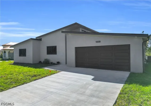 Photo 3 of Single family home for sale at 1009 State Ave, Lehigh Acres, FL 33972 | MLS# 2026020818 | Listing updated on 2026-09-04