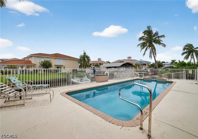 Listing Photo 4 - Condo for sale in building located at 732 Victoria Dr, Fort Myers, FL 33904 - Unit #4