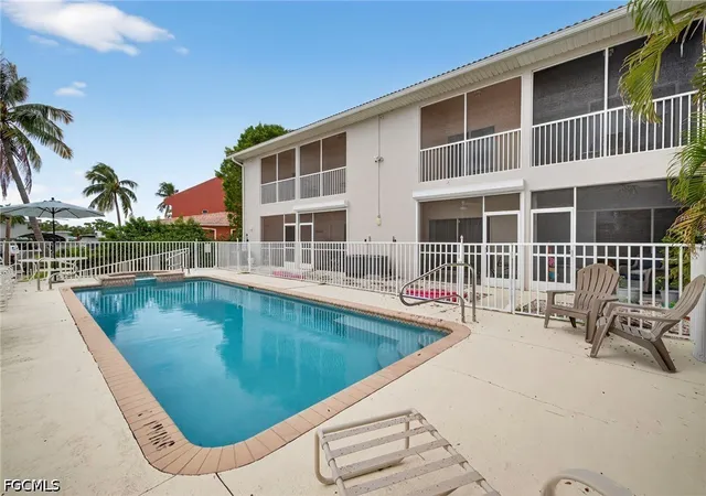 Listing Photo 5 - Condo for sale in building located at 732 Victoria Dr, Fort Myers, FL 33904 - Unit #4