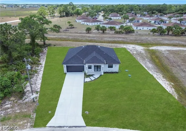 Photo 3 of Single family home for sale at 6045 Kumquat Cir, Labelle, FL 33935 | MLS# 2026021553 | Listing updated on 2026-10-05