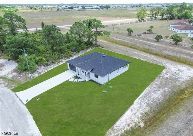 Photo 3 of Single family home for sale at 6045 Kumquat Cir, Labelle, FL 33935 | MLS# 2026021553 | Listing updated on 2026-10-05