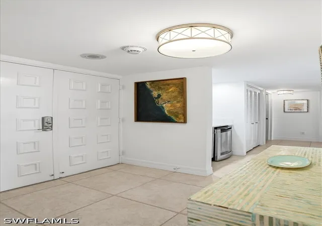Listing Photo 4 - Condo for sale in building located at 2400 Gulf Shore Blvd N, Naples, FL 34103 - Unit #604