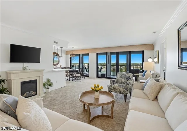 Listing Photo 5 - Condo for sale in building located at 2400 Gulf Shore Blvd N, Naples, FL 34103 - Unit #604