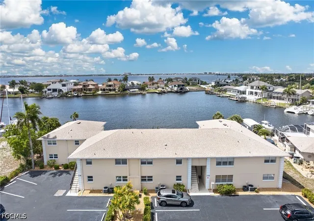 Listing Photo 5 - Condo for sale in building located at 1714 Bikini Ct, Cape Coral, FL 33904 - Unit #105