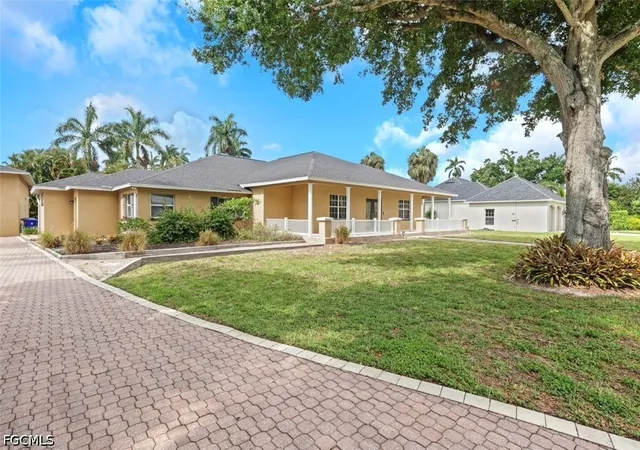 Photo 3 of Sale Pending at 1357 Osceola Dr, Fort Myers, FL 33901 | MLS# 2026022632 | Listing updated on 2026-09-24