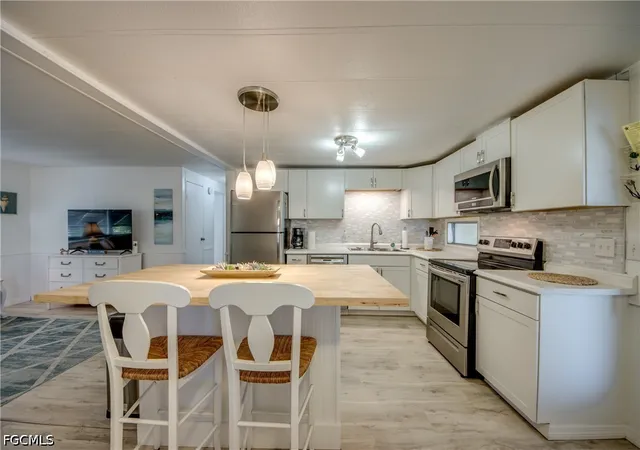 Photo 3 of Sale Pending at 5510 Back Bay Bnd, North Fort Myers, FL 33917 | MLS# 2026022690 | Listing updated on 2026-09-14